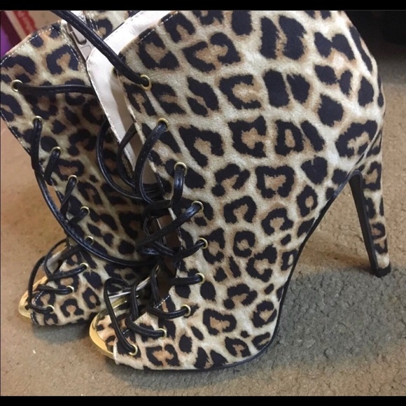Brand New w/ Box Leopard print Ankle booties 8.5 - Picture 5 of 5